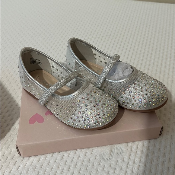 Sparkling Silver Mary Jane Shoes for toddler girls, size 8. - Picture 1 of 5